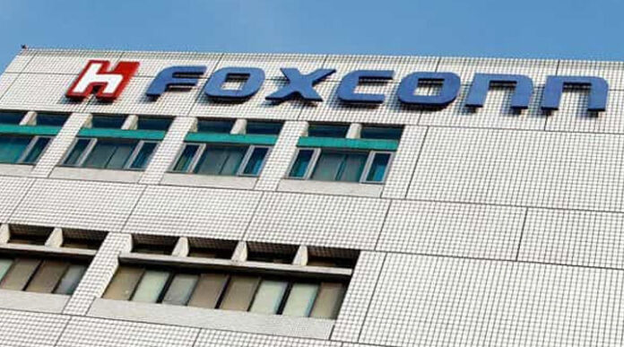 Cities in China prepare for a rush of Foxconn employees from COVID-affected Zhengzhou